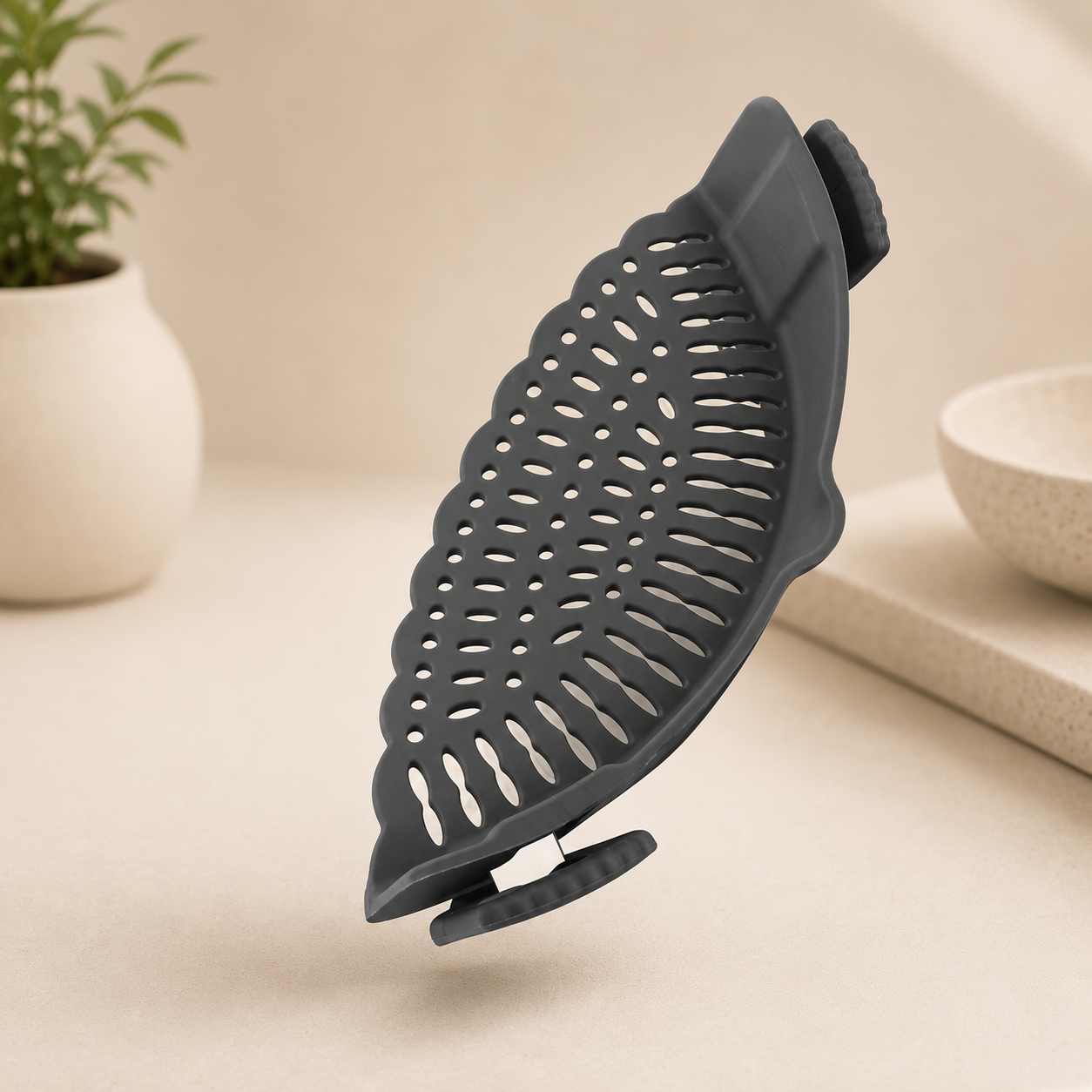 Quick-Drain Pasta Strainer